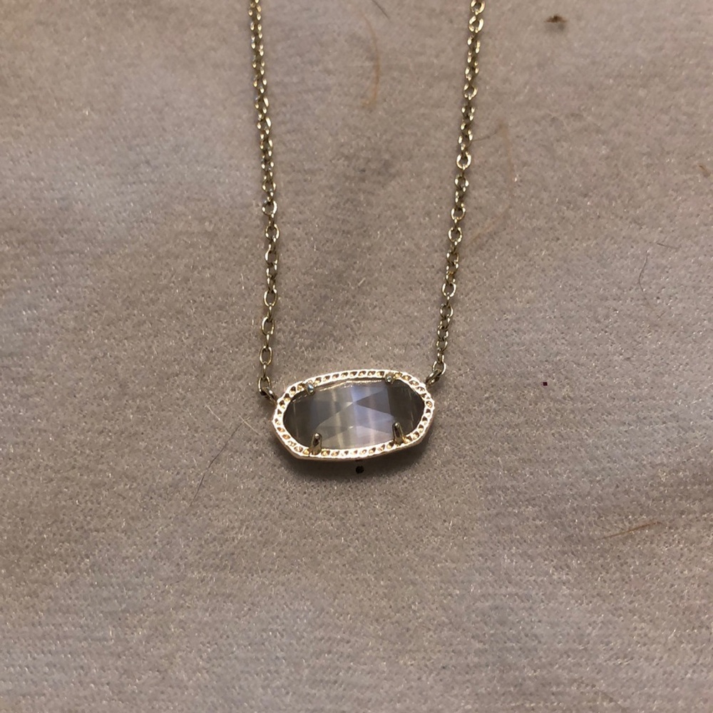 Kendra Scott necklace